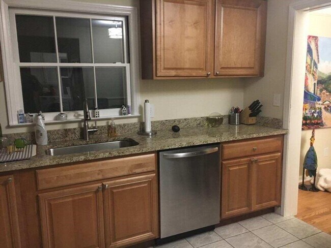 Foto del edificio - Charming 3-Bedroom Home with Spacious Backyard – Prime Location