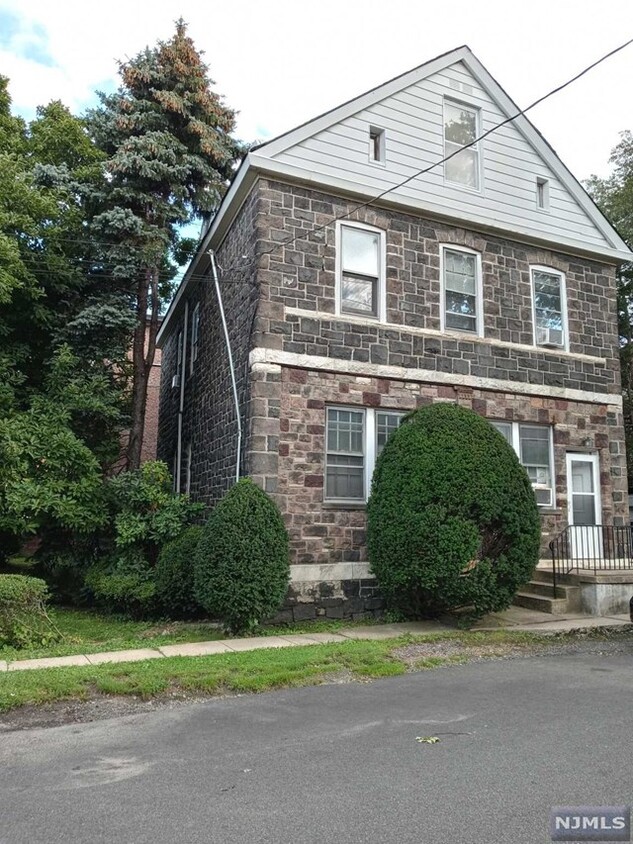 Foto principal - 224 Columbia Ave