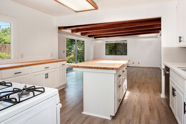 Building Photo - East Mesa Beachside Home for Rent!