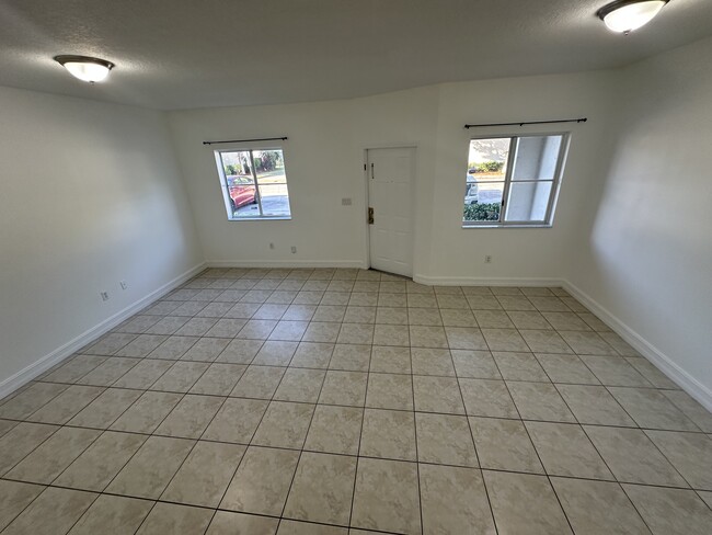 Building Photo - 1712 SE 31st Ct