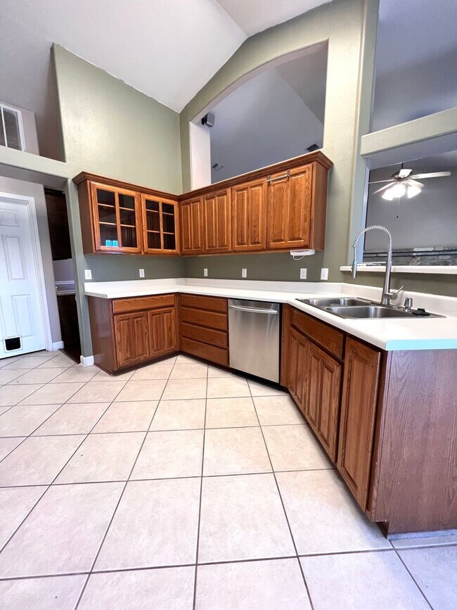 Foto del edificio - Beautiful Home In Oak Hollow Estates