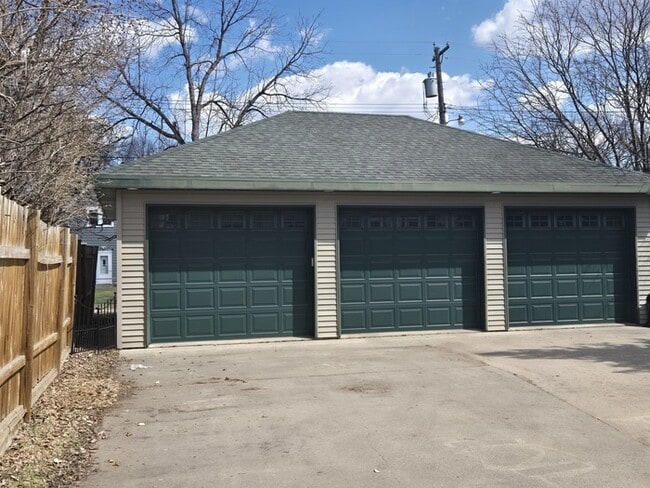 Building Photo - 1011 Cottonwood St