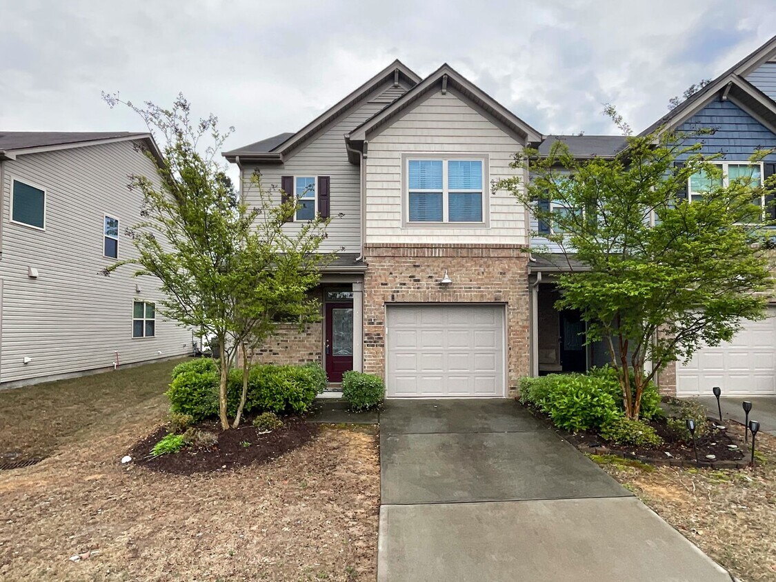 Primary Photo - Modern Comfort: Elegant 3 Bed, 2.5 Bath To...
