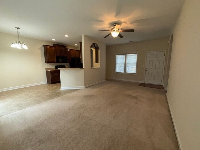 Building Photo - Beautiful 4 bedroom, 2 bath house