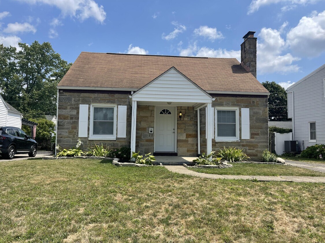 Primary Photo - 176 Letchworth Ave
