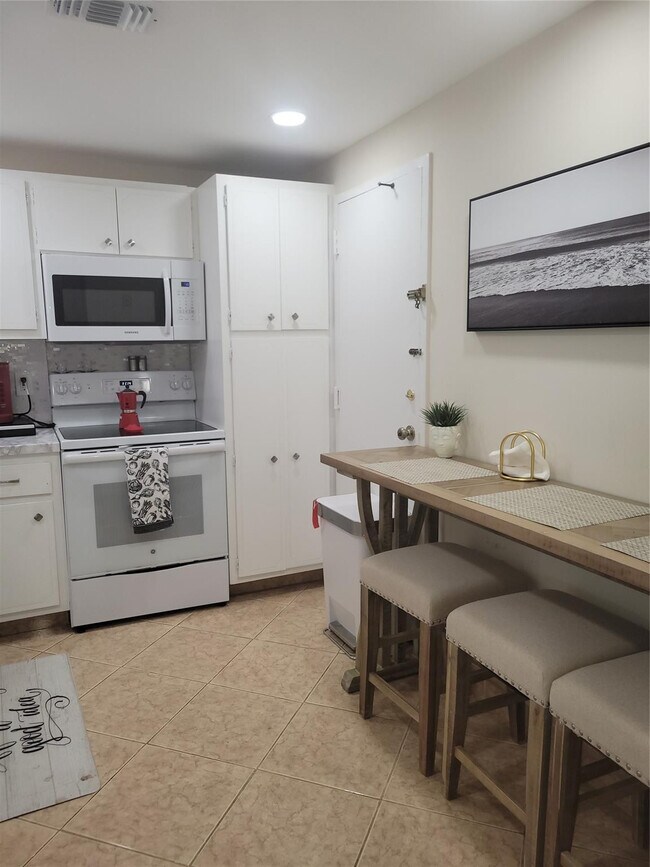 Foto del edificio - 1980 S Ocean Dr