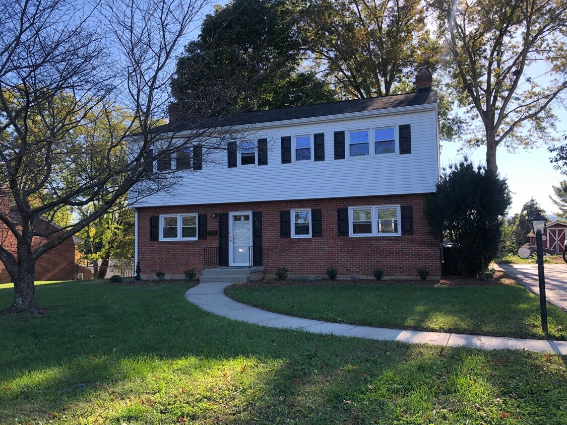 3147 Tomaranne Dr, Cave Spring, VA 24018 House for Rent in Cave