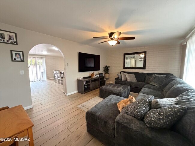 Building Photo - 8243 E Escalante Rd