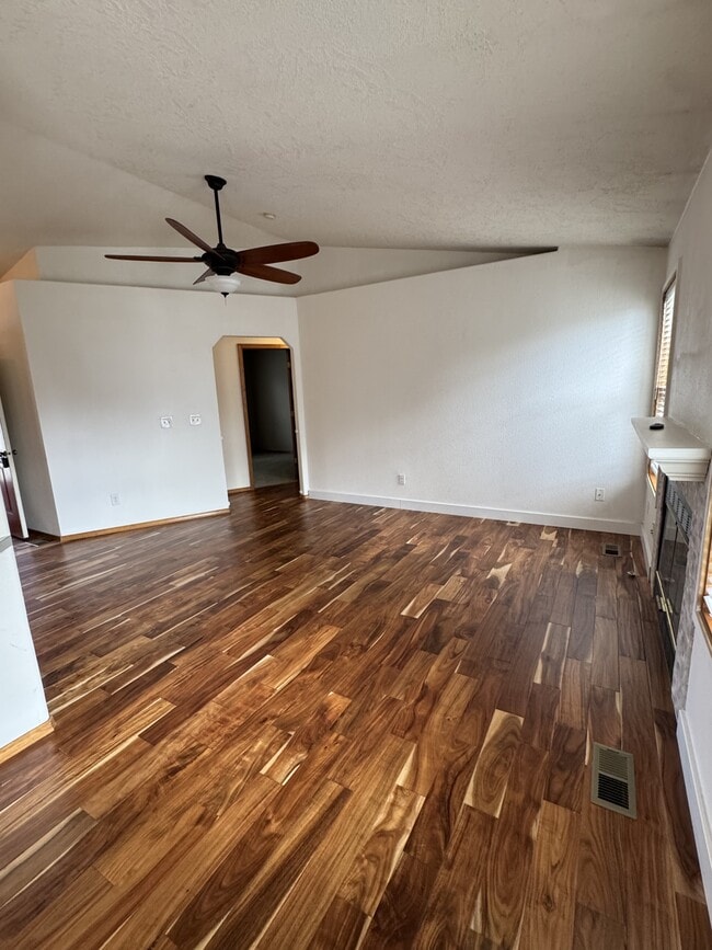 Building Photo - 426 W Arizona Ln