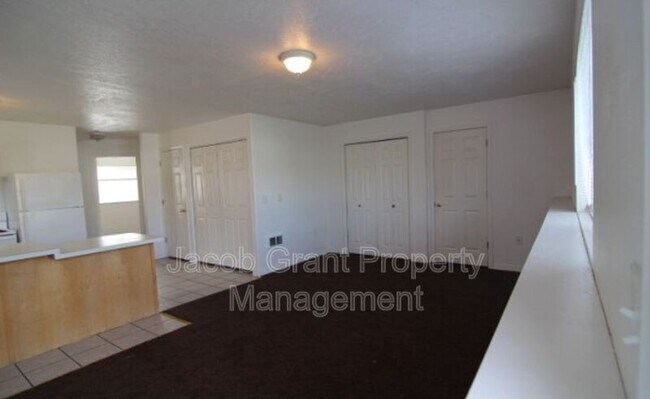 Building Photo - 1369 Elizabeth Cirlcle