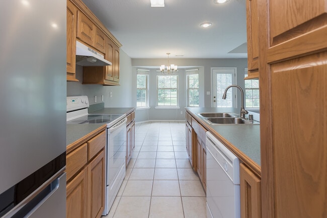 Photo - 83 U S A Dr House