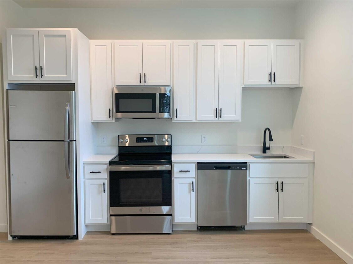 35 Academy St Unit 306, Poughkeepsie City, NY 12603 Room for Rent in