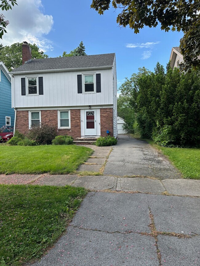 172 Winbourne Rd, Rochester, NY 14619 House Rental in Rochester, NY