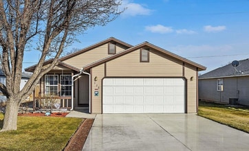 Building Photo - 928 Aspen Grove St