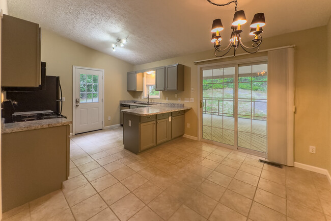 Building Photo - 34 Sugar Creek Dr