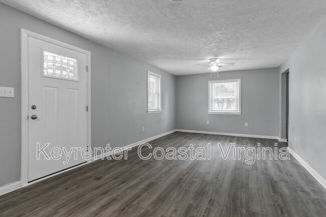Building Photo - 2319 Jamestown Ave