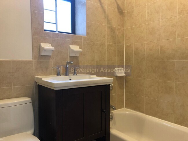 Foto del edificio - 614 W 152nd St