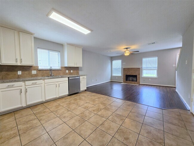 Foto del edificio - 1423 Stone Bluff Dr
