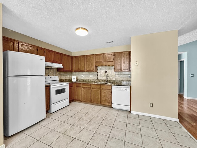 Building Photo - Charming 3-bed, 2-bath home located in the...