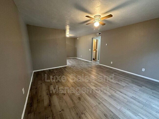 Foto del edificio - 6016 NW Expressway