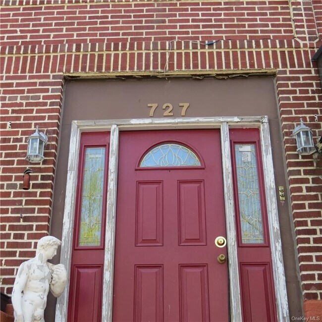 Building Photo - 727 Noble Ave