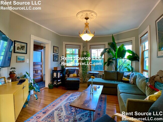 Building Photo - 18 Central St