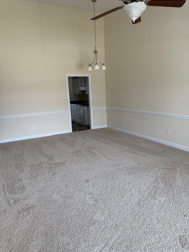 Foto del edificio - 2742 Shire Ln