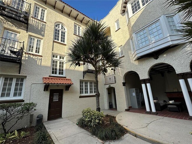 Foto del edificio - 2117 W Dekle Ave
