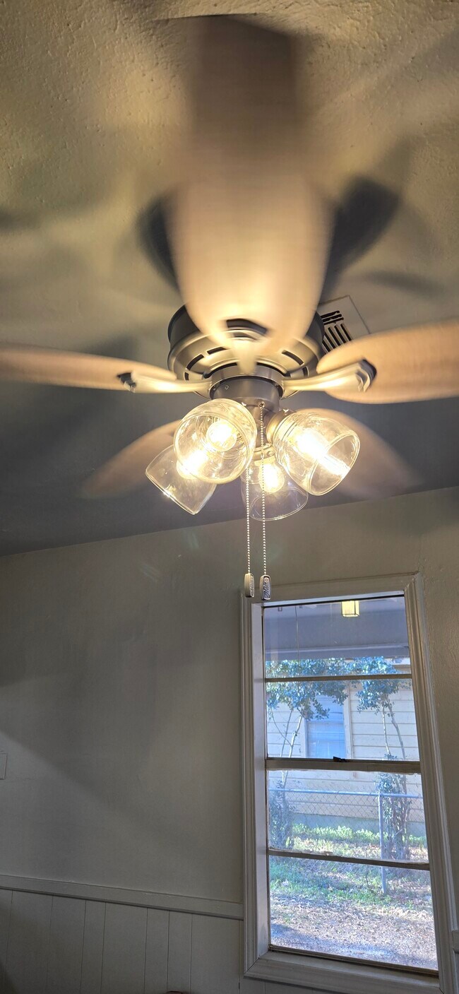 Building Photo - 1610 S 10th St