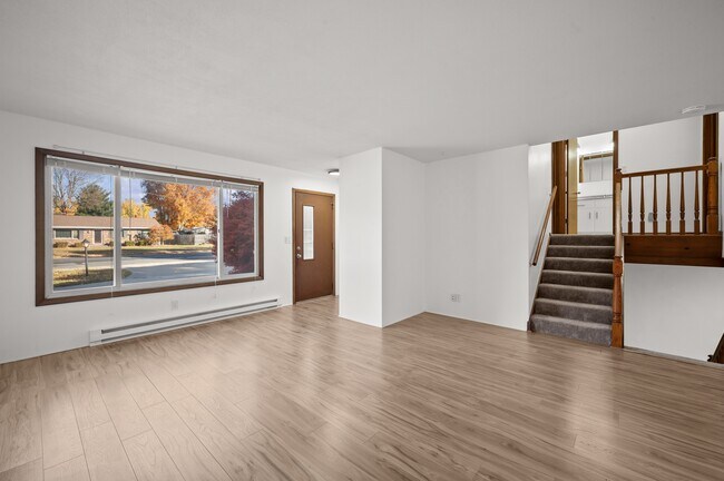 Foto del edificio - 1332 W Glenlord Rd