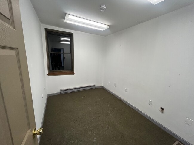 Building Photo - 197 Main St