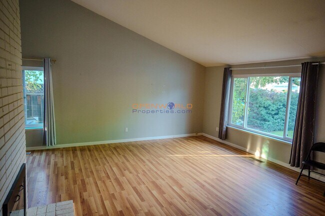 Building Photo - Spacious 4BR Single-Story Home w/ Garage i...