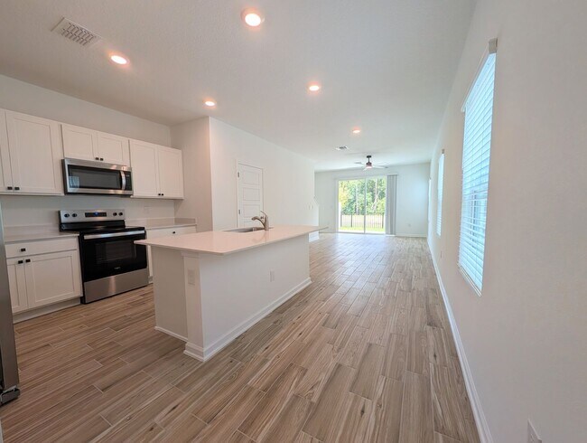 Foto del edificio - PRE-LEASING - NEW 2026 VILLA CONSTRUCTION!! 3/2.5/1 with premium finishes in the a new developmen...
