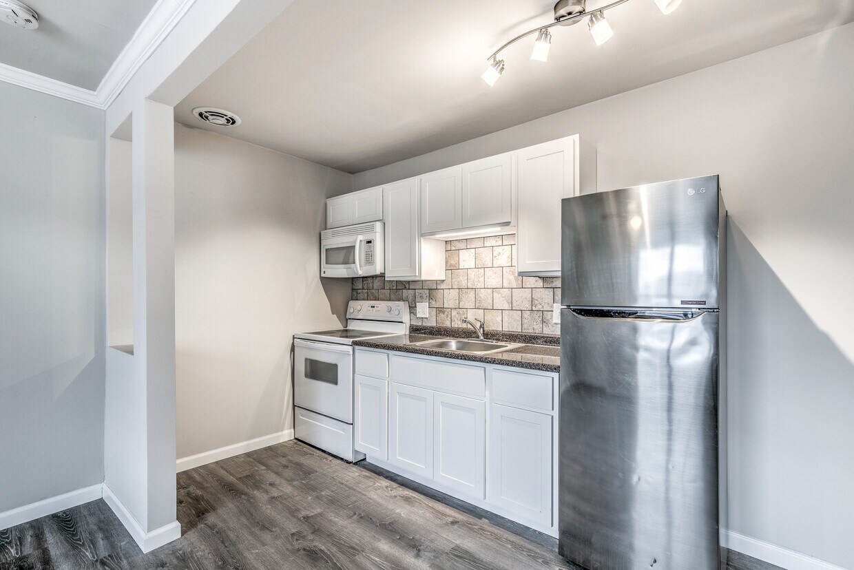 Kitchen - 3398 High Ridge Blvd