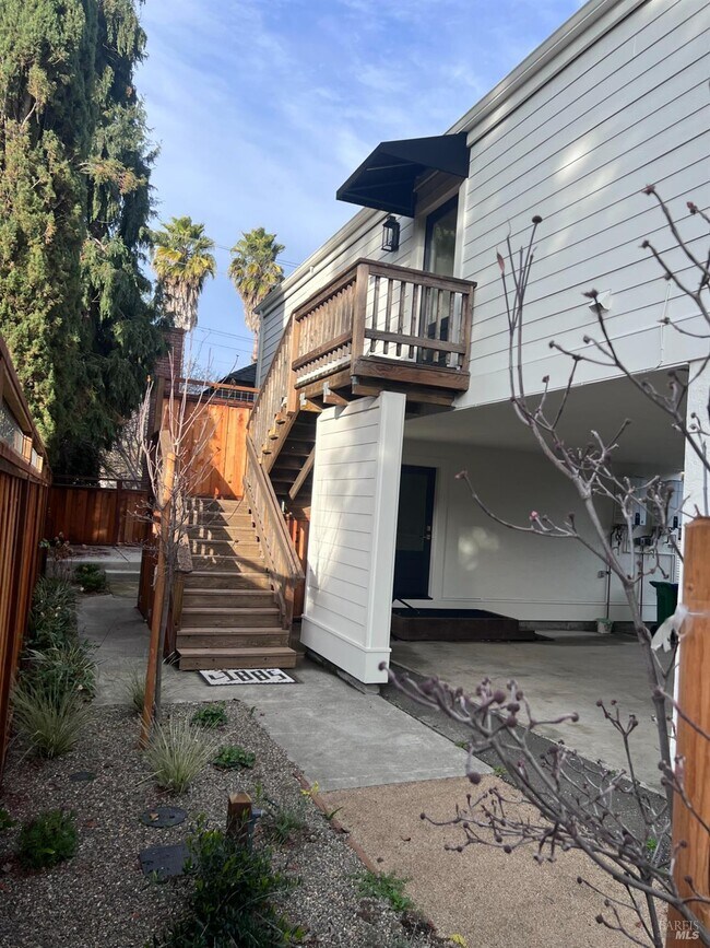 Building Photo - 1337 Calistoga Ave