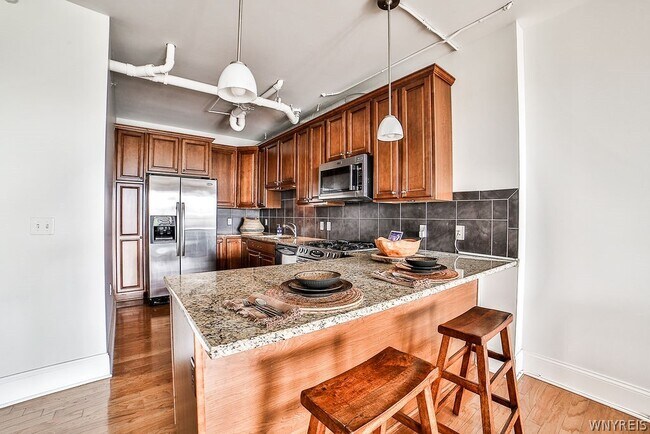 Foto del edificio - 132 Lakefront Blvd