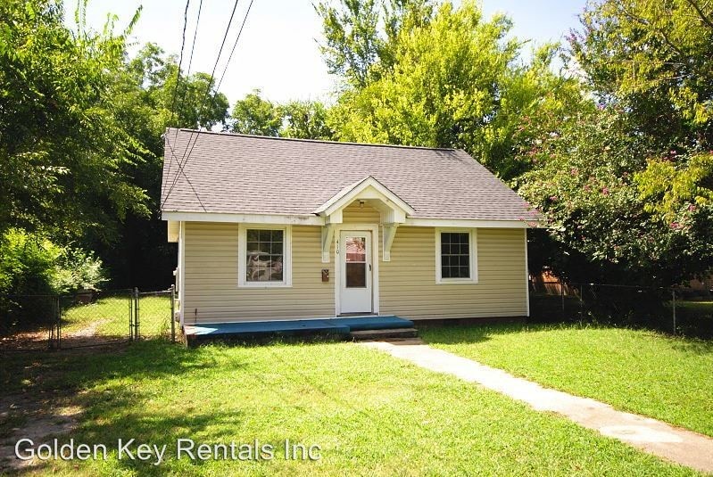 Primary Photo - 2 br, 1 bath House - 410 W. Ash St.