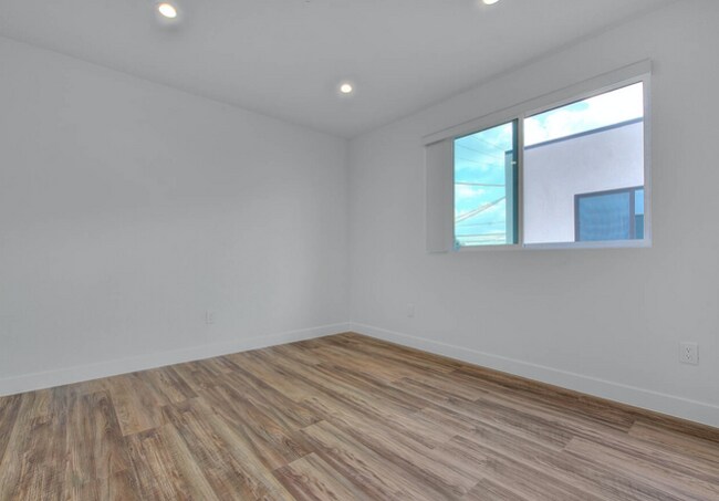 Building Photo - 9511 Baring Cross St Los Angeles, CA 90044