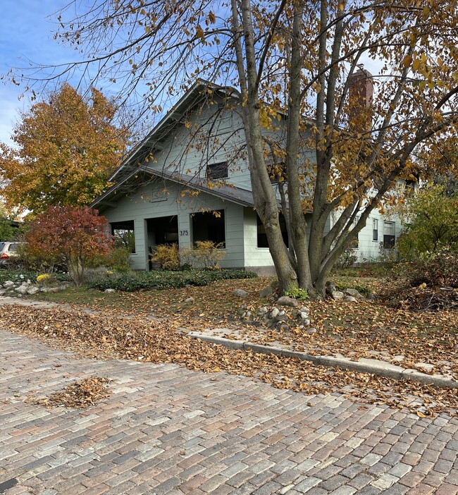 Building Photo - 375 Ridgeway St