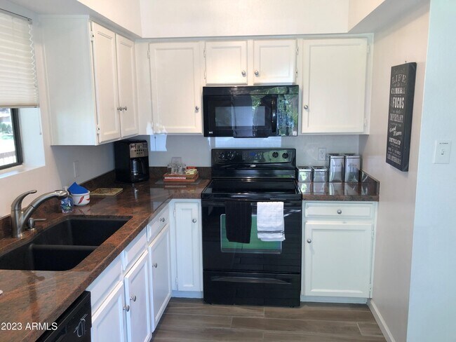 Foto del edificio - 9340 N 92nd St