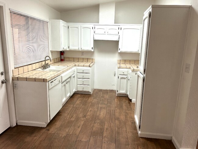 Foto del edificio - 4312 White Ln