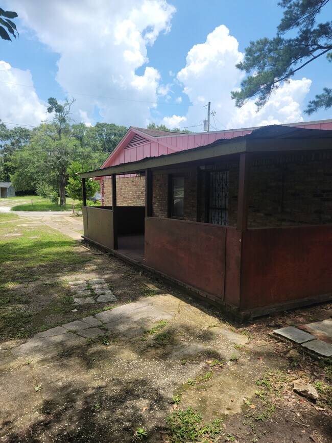 Building Photo - 2501 Rowell St