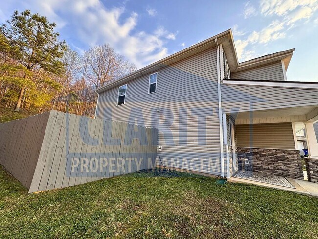Foto del edificio - Four-bedroom home in a spacious cul-de-sac lot!