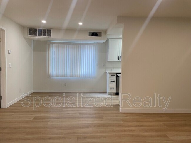 Foto del edificio - 8020 Langdon Ave