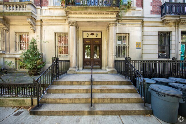 42-44 W 74th St New York, NY 10023 - 42-44 W 74th St