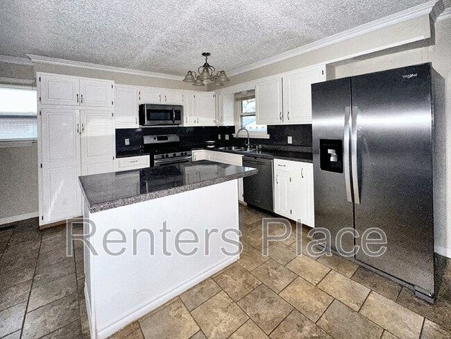 Building Photo - 302 N Wortman Ave