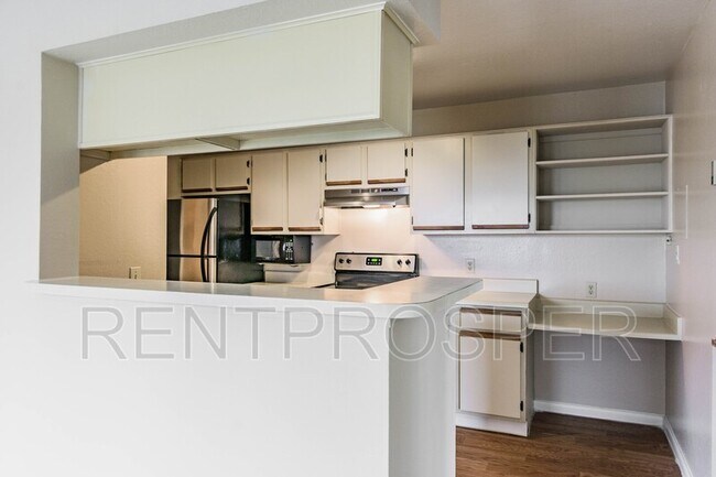 Foto del edificio - 5530 Chrishire Way