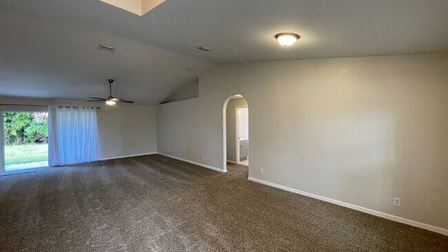 Building Photo - Pet-Friendly 3BR/3BA Single-Family Home in Port Saint Lucie