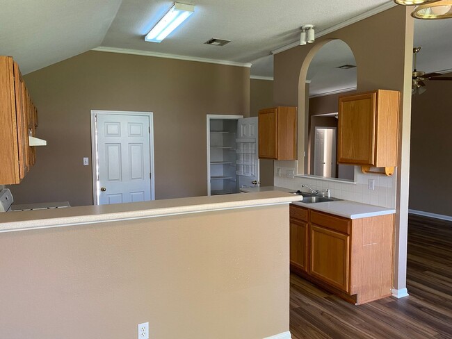 Building Photo - 146 Meadowlark Cir