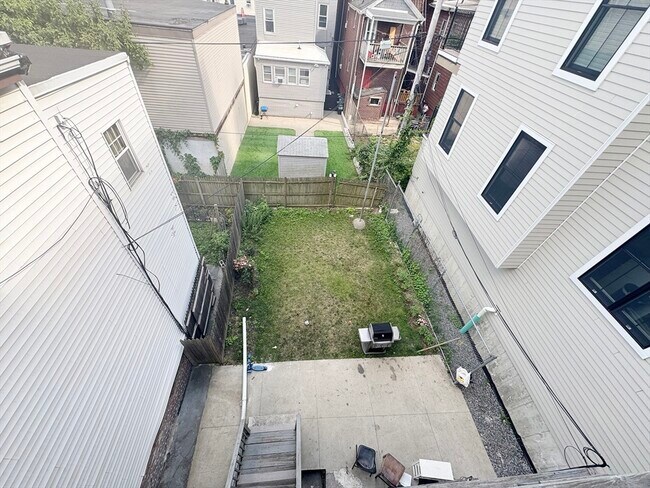 Building Photo - 59 Saratoga St